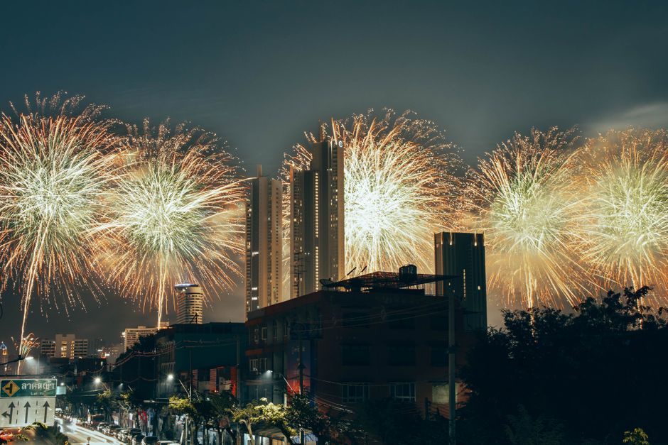 โรงแรมเคาท์ดาวน์กรุงเทพ 2027 — 5 ที่พักวิวพลุสวย ราคาคุ้ม